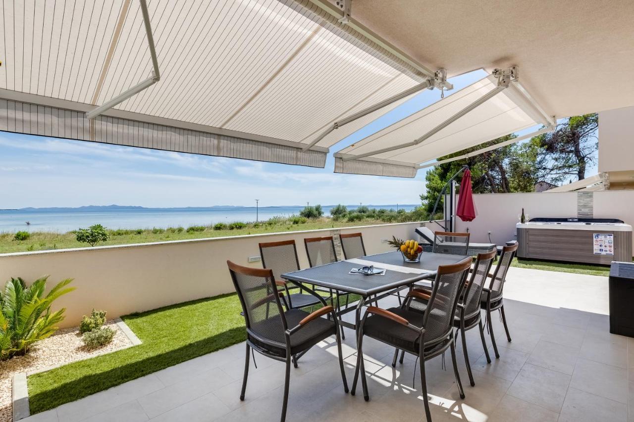 Beachfront With Hot Tubs Sun Garden Vila Privlaka (Zadar)