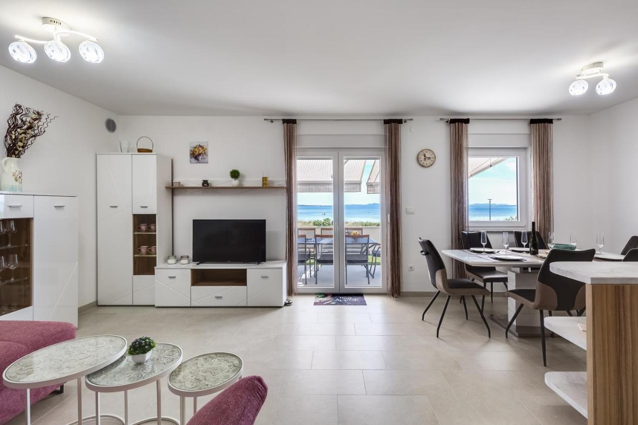 Vila Beachfront With Hot Tubs Sun Garden Privlaka (Zadar)